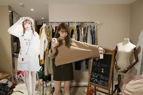 网红直播跳跳蛋在线播放,网红跳跳蛋直播引发热议，在线观看人数突破百万